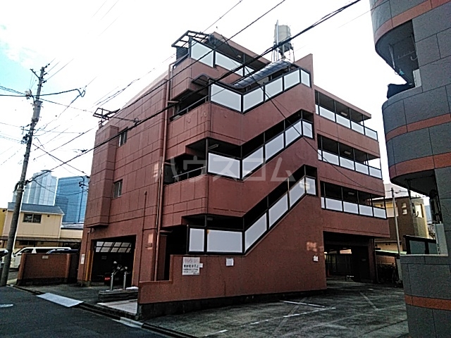 22/27 エントランス