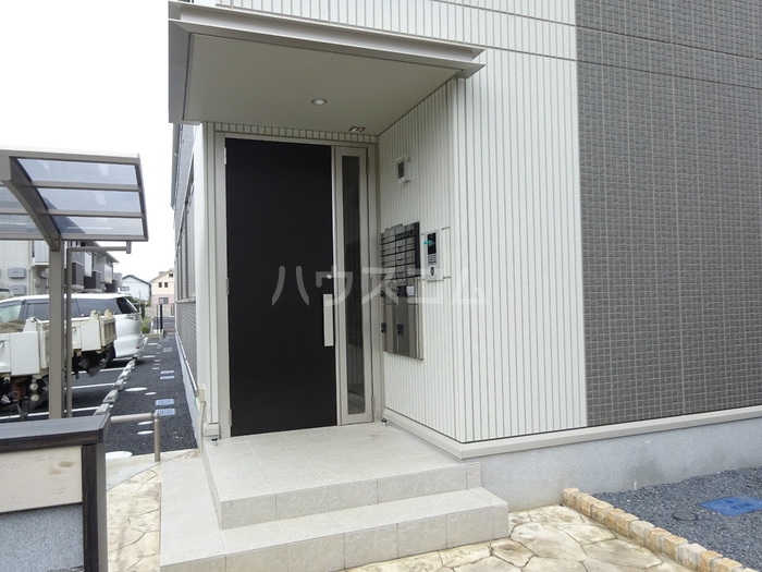 13/18 エントランス