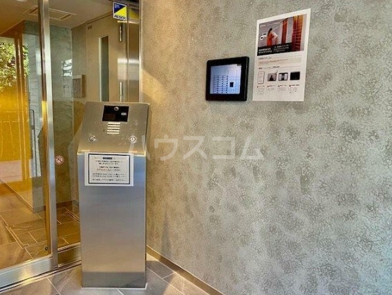 16/19 エントランス