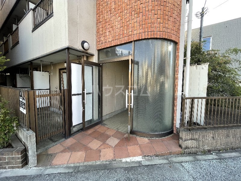 21/28 エントランス