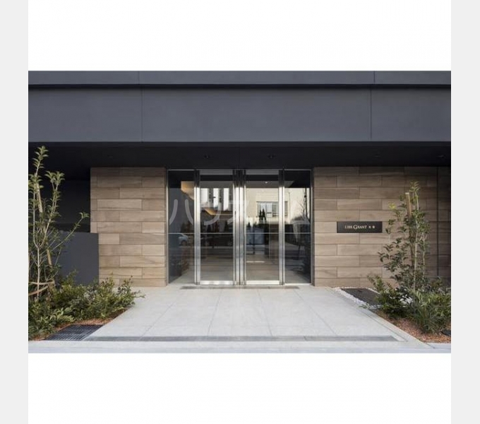 23/30 エントランス