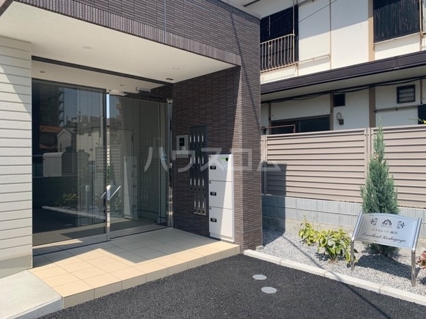 15/22 エントランス