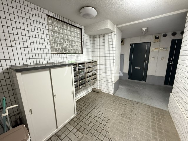 28/30 エントランス