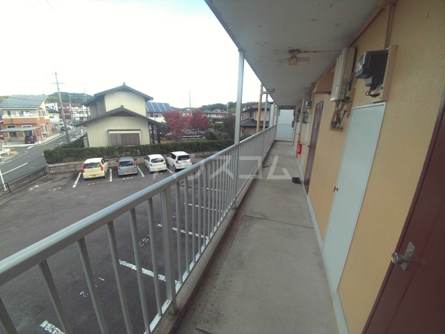 21/30 エントランス