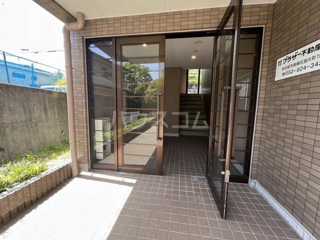 22/30 エントランス