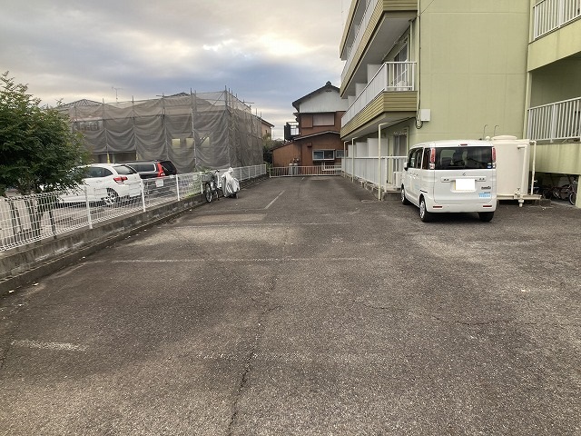 25/30 駐車場