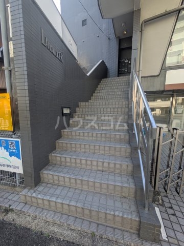 21/25 エントランス