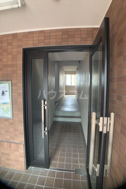 24/30 エントランス