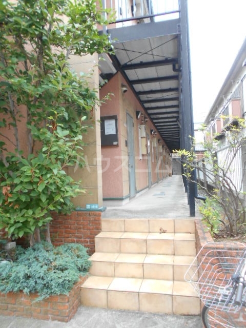 26/30 エントランス