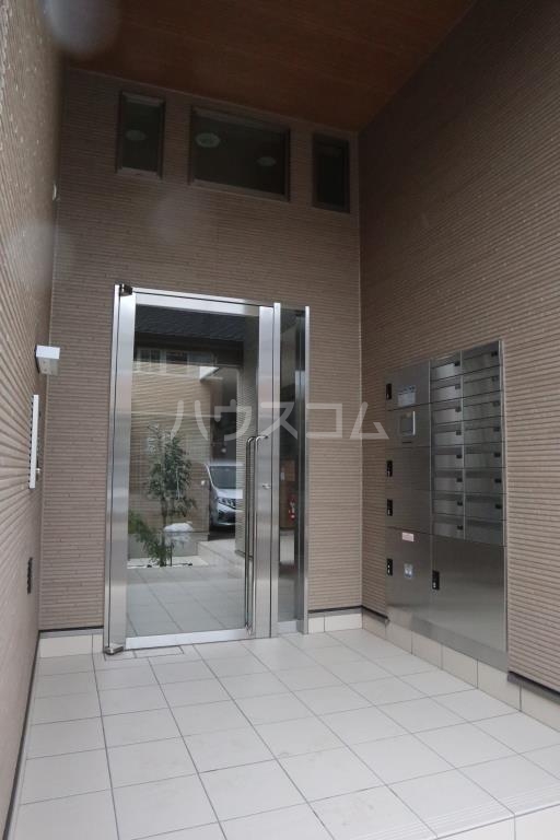 19/27 エントランス