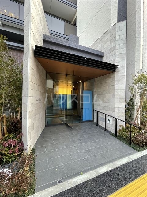 24/30 エントランス