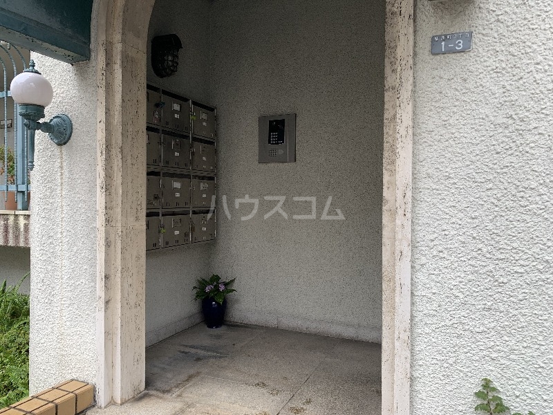 28/30 エントランス