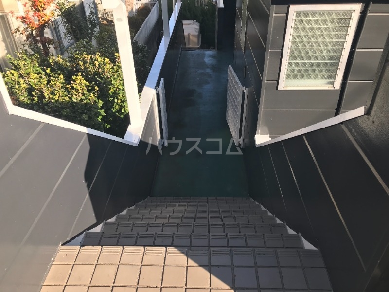 20/30 エントランス