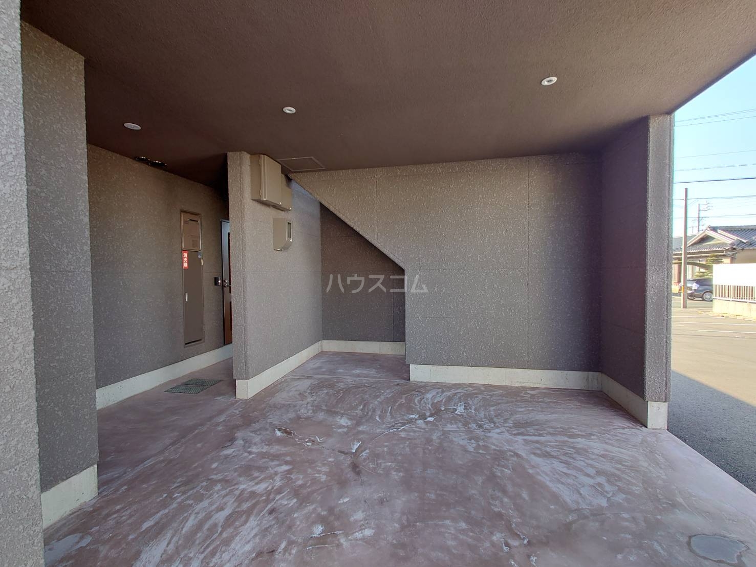 23/30 エントランス