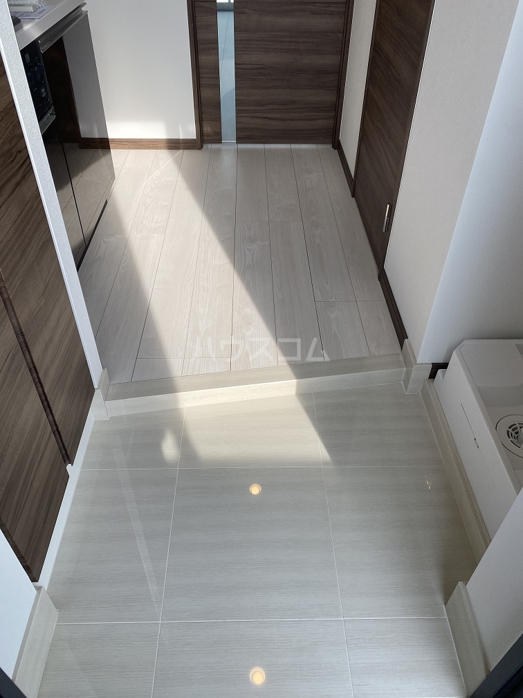 23/26 エントランス