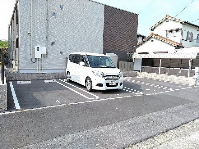 27/30 駐車場