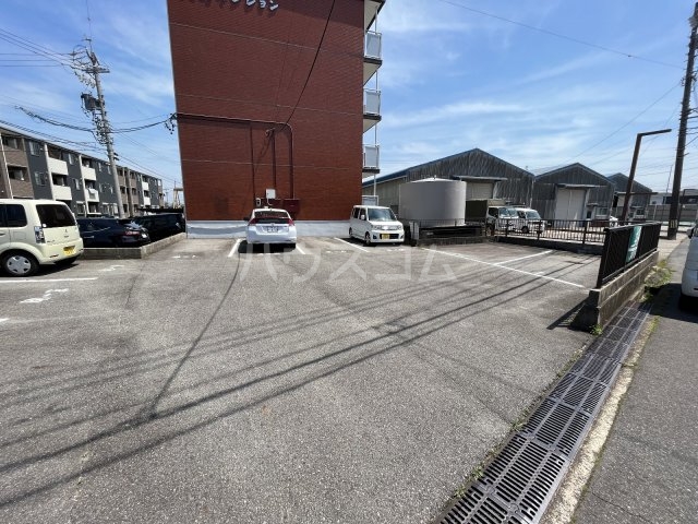 28/30 駐車場