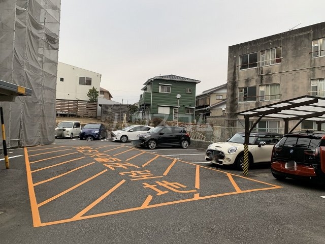 28/30 駐車場