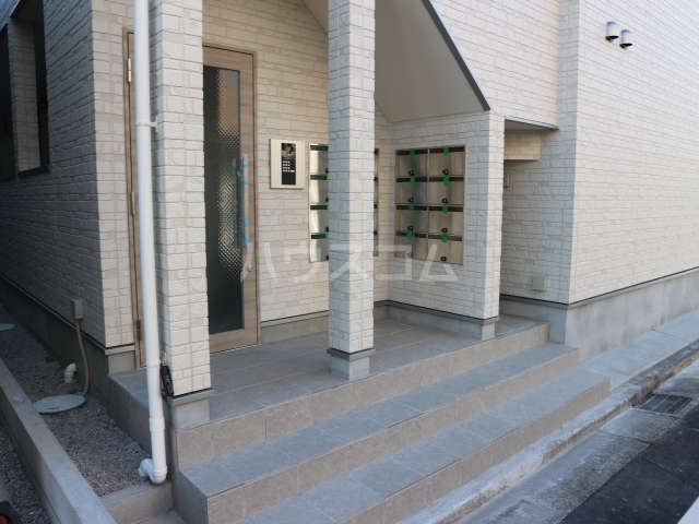 22/26 エントランス