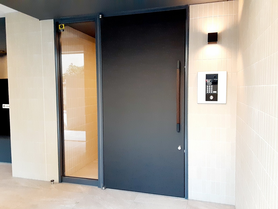 28/30 エントランス