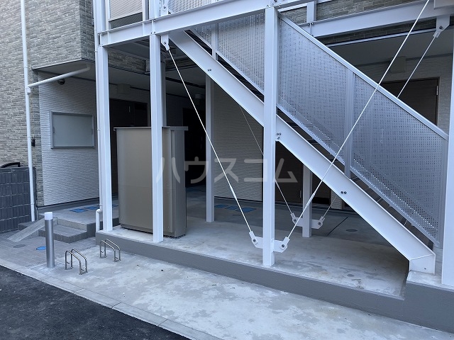 28/30 エントランス