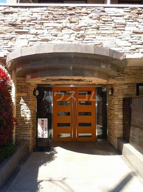 14/18 エントランス