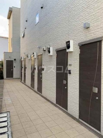 13/14 エントランス