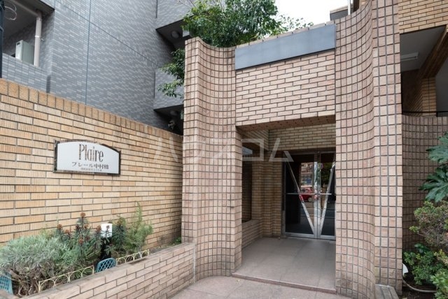 27/30 エントランス