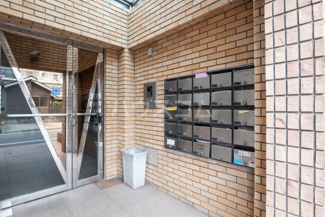 28/30 エントランス