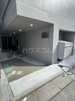 26/28 エントランス