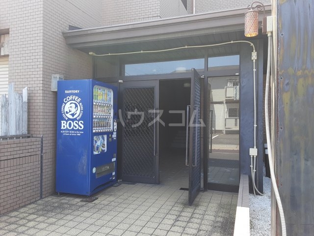 24/30 エントランス