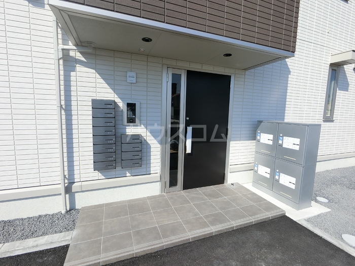 18/23 エントランス