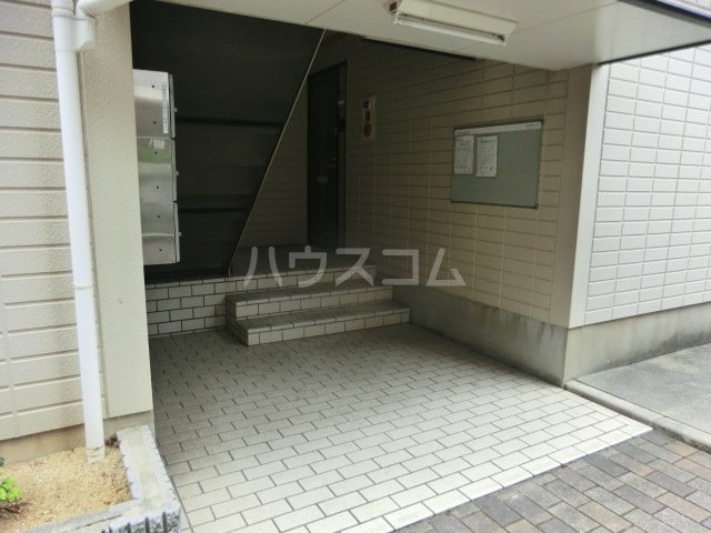 18/21 エントランス