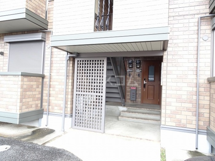 18/23 エントランス