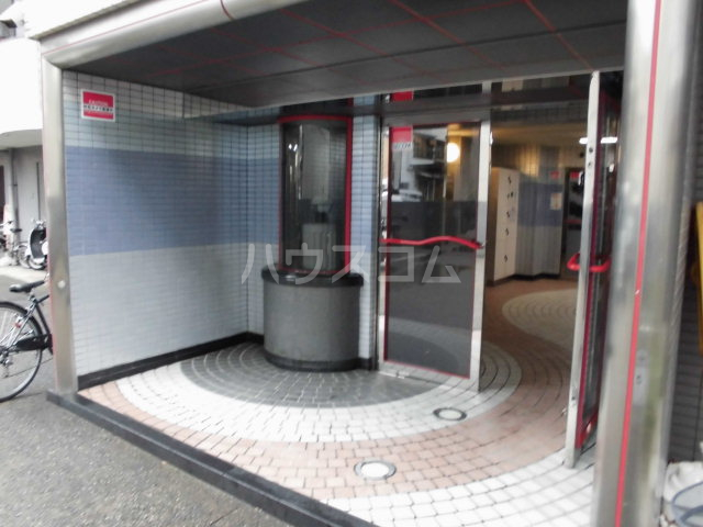 24/30 エントランス