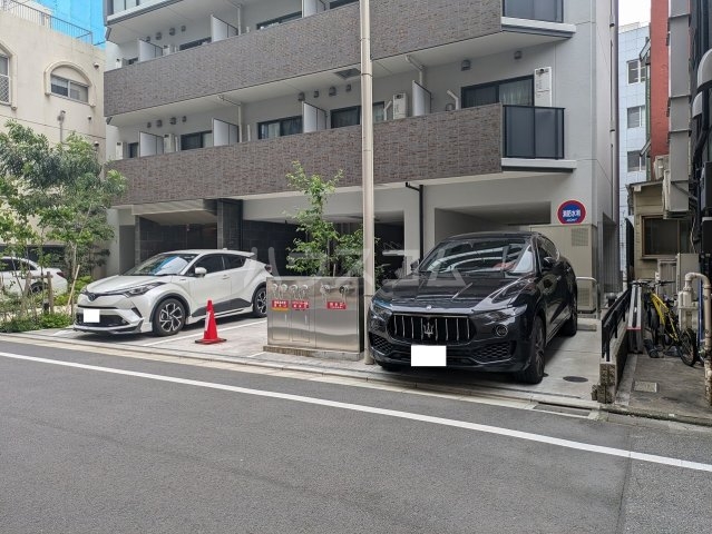 27/30 駐車場