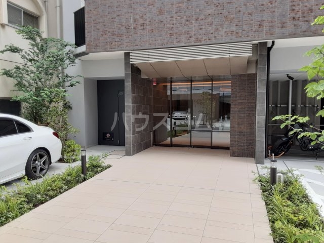 21/30 エントランス