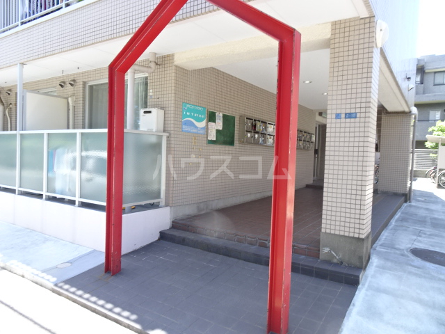 28/30 エントランス