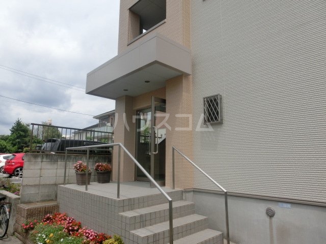 25/30 エントランス