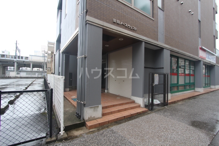 25/30 エントランス