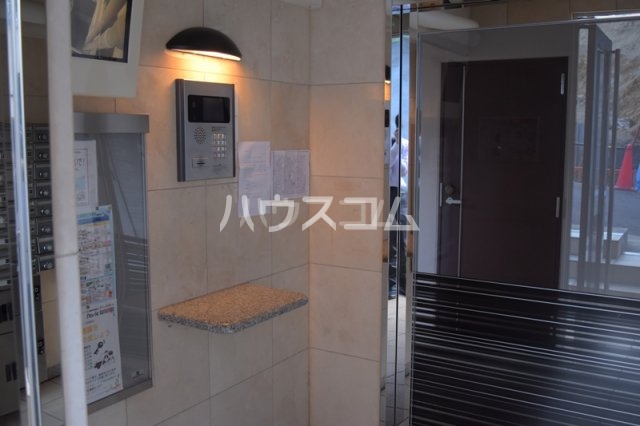 19/27 エントランス