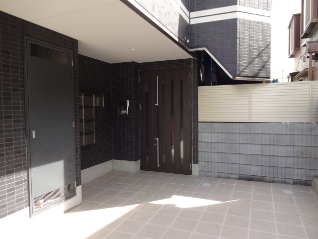 20/26 エントランス