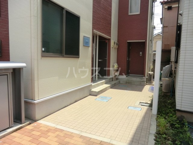 20/23 エントランス