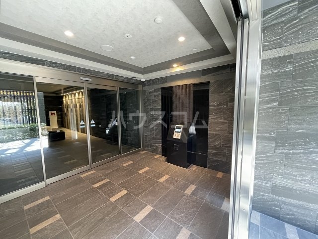 26/30 エントランス