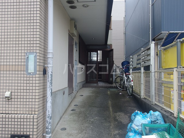 21/27 エントランス