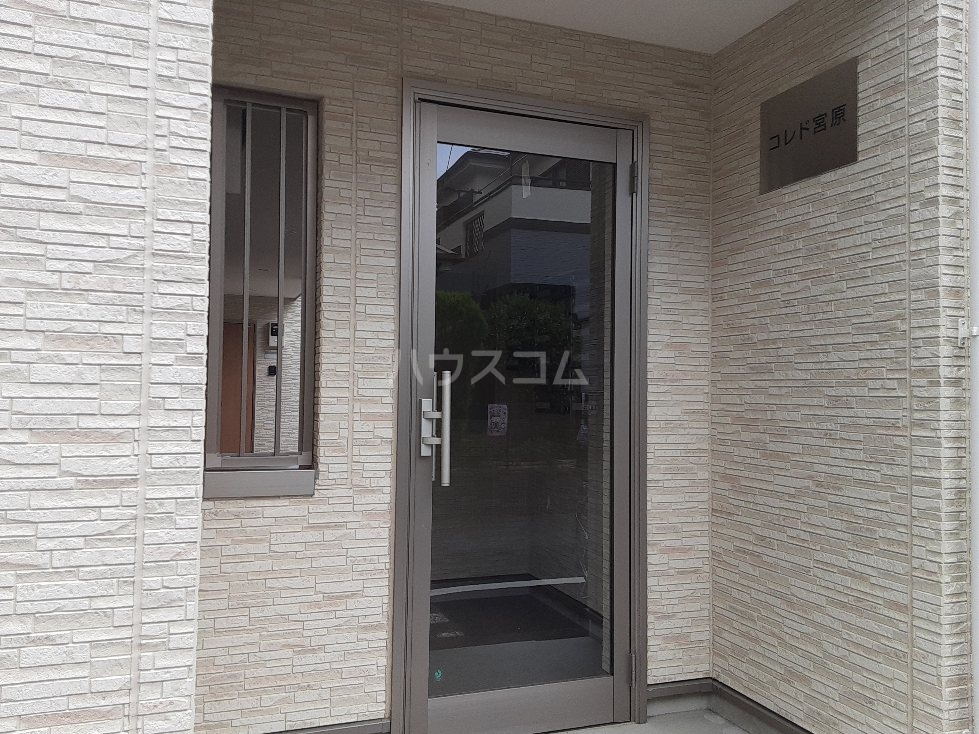 26/28 エントランス