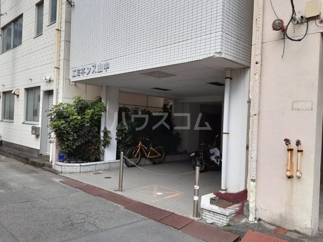 21/25 エントランス