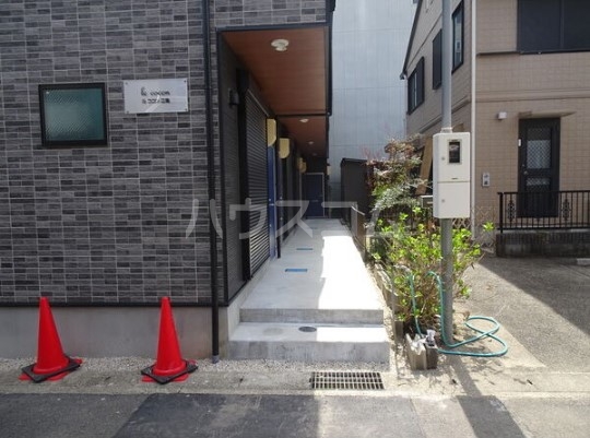 27/30 エントランス