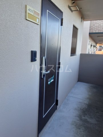 22/26 エントランス