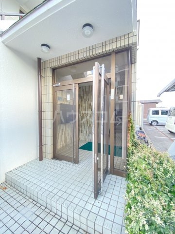 21/23 エントランス